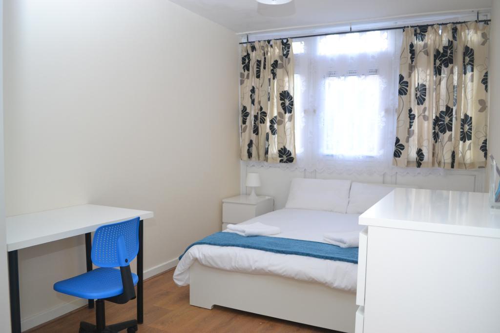 Bigland Street, **SEPTEMBER LET**, London, E1 2PL