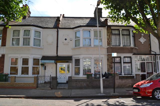 Comyns Road, Dagenham Heathway, London, RM9 6PB